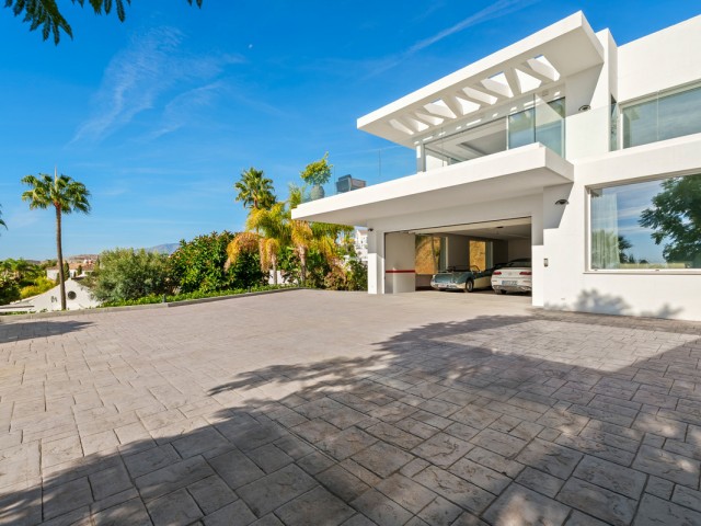 9 Bedrooms Villa in Benahavís