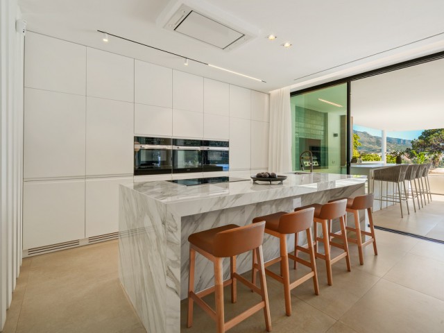 5 Bedrooms Villa in Nueva Andalucía