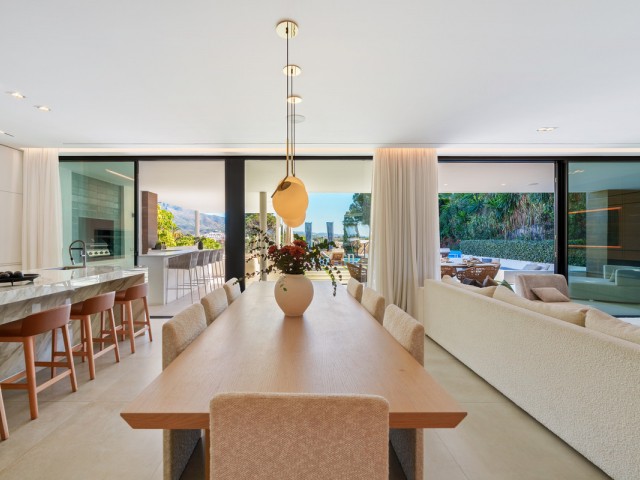 5 Bedrooms Villa in Nueva Andalucía