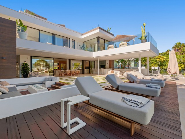 5 Bedrooms Villa in Nueva Andalucía