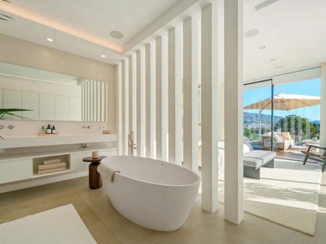 5 Bedrooms Villa in Nueva Andalucía