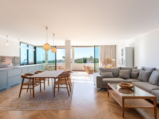 2 Bedrooms Apartment in Nueva Andalucía