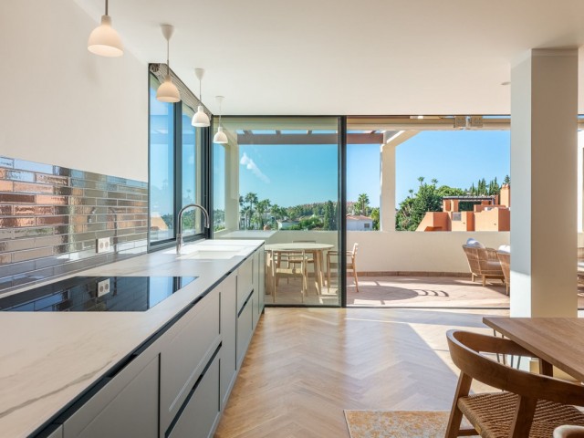 2 Bedrooms Apartment in Nueva Andalucía