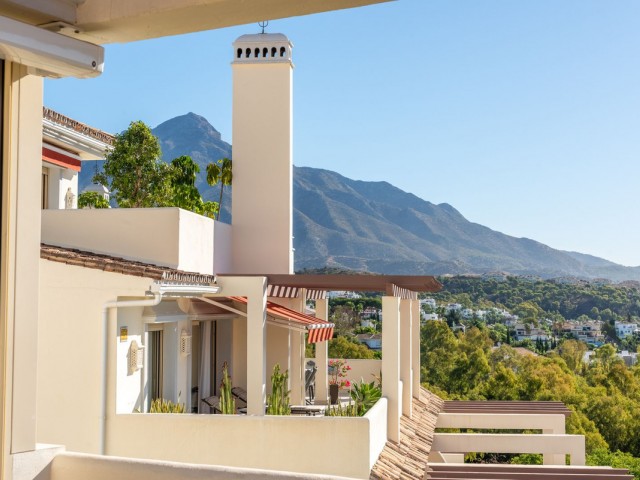 2 Bedrooms Apartment in Nueva Andalucía