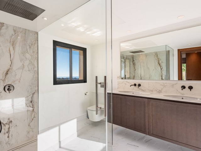 2 Bedrooms Apartment in Nueva Andalucía