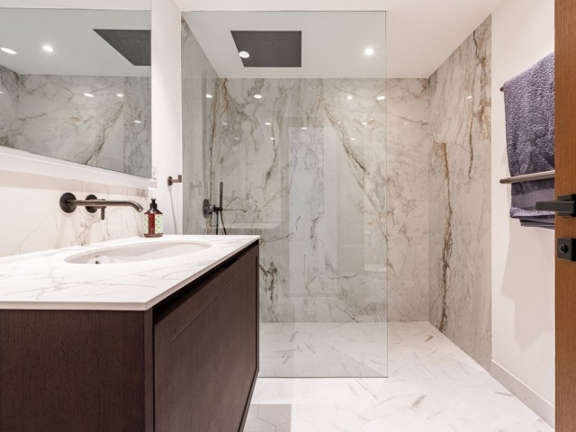 2 Bedrooms Apartment in Nueva Andalucía