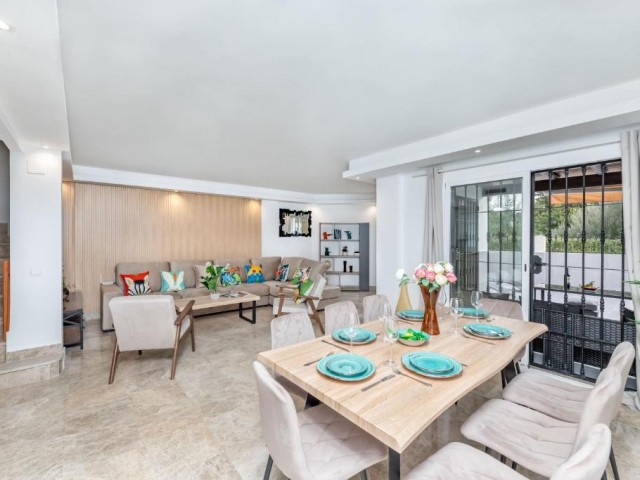 4 Bedrooms Townhouse in Nueva Andalucía