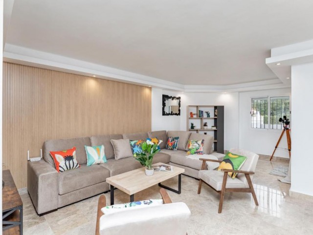 4 Bedrooms Townhouse in Nueva Andalucía