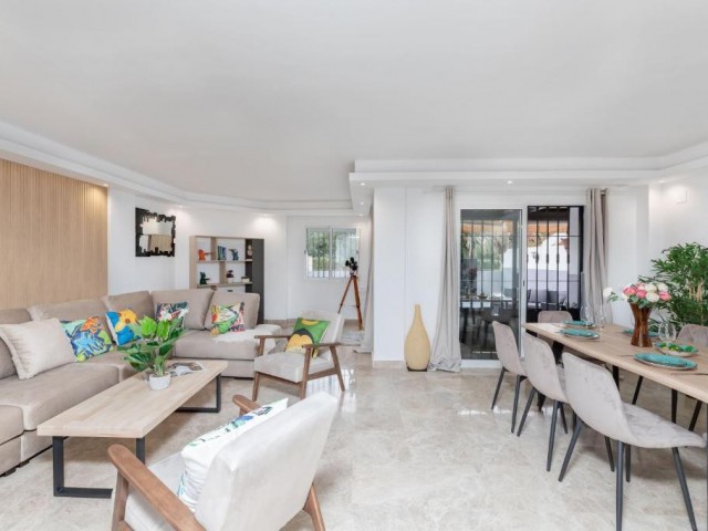 4 Schlafzimmer Reihenhaus in Nueva Andalucía