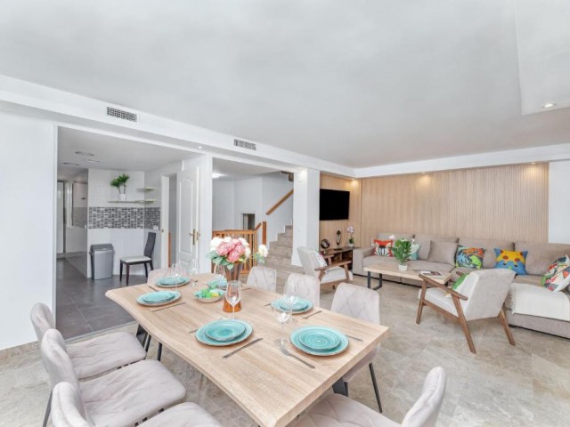 4 Schlafzimmer Reihenhaus in Nueva Andalucía