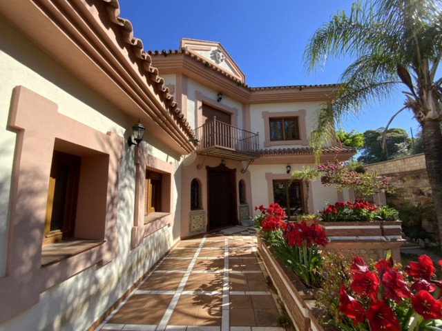 4 Bedrooms Villa in New Golden Mile