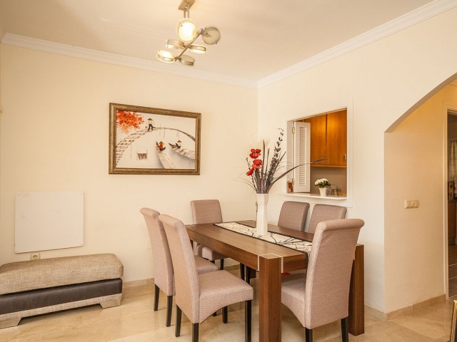 Apartamento con 2 Dormitorios  en Elviria