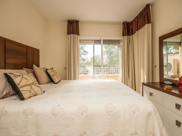 Apartamento con 2 Dormitorios  en Elviria