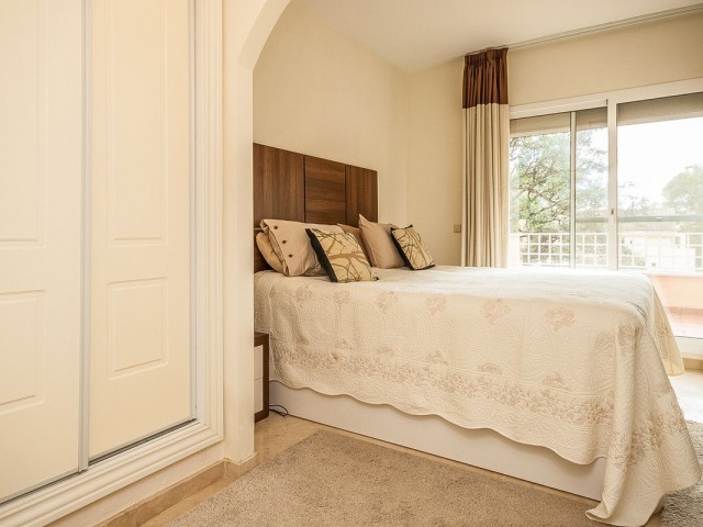 Apartamento con 2 Dormitorios  en Elviria