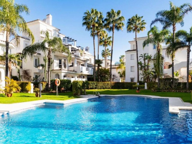 2 Bedrooms Apartment in Nueva Andalucía