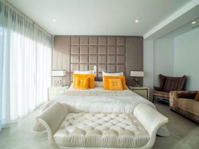 5 Bedrooms Villa in Nueva Andalucía