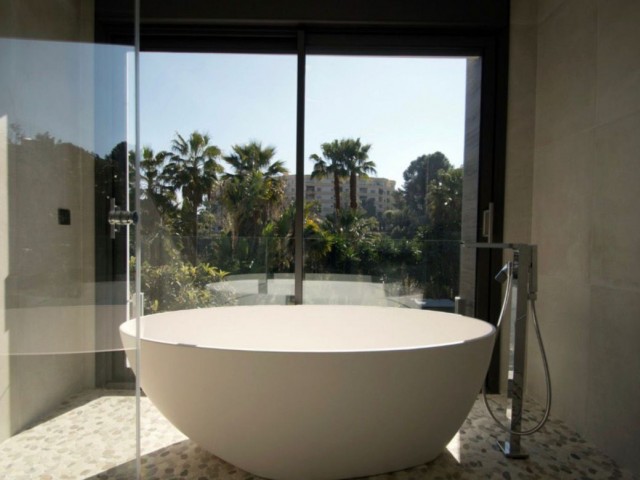 5 Bedrooms Villa in Nueva Andalucía