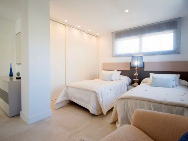 5 Bedrooms Villa in Nueva Andalucía