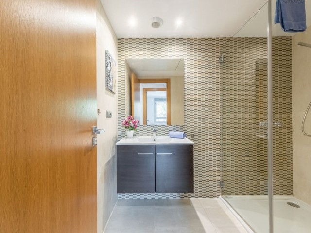 Apartamento con 3 Dormitorios  en San Pedro de Alcántara