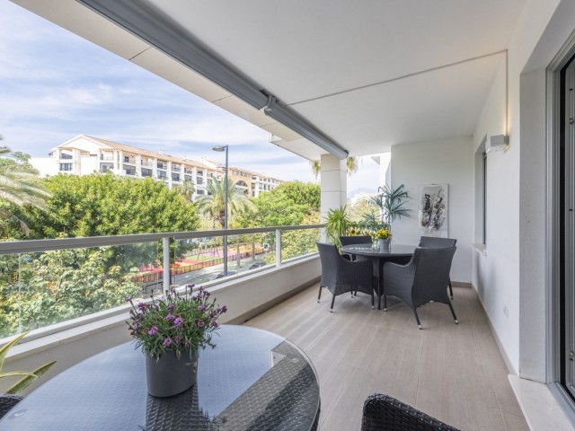 Apartamento con 3 Dormitorios  en San Pedro de Alcántara