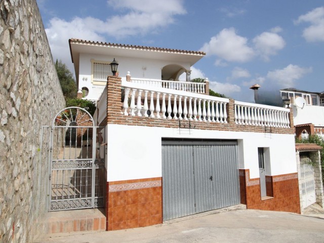 Apartamento con 4 Dormitorios  en Campo Mijas