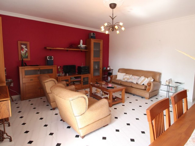 Apartamento con 4 Dormitorios  en Campo Mijas