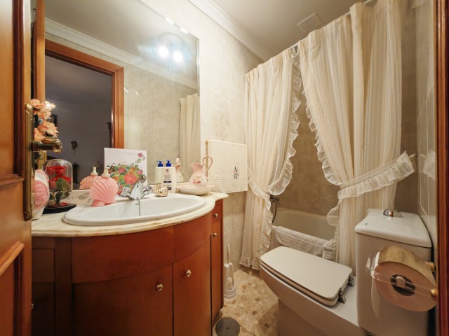 5 Bedrooms Townhouse in Estepona