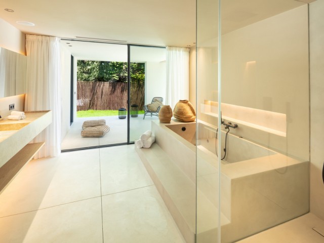 4 Bedrooms Villa in Nueva Andalucía