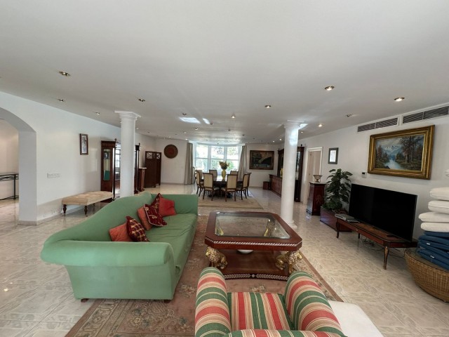 5 Bedrooms Villa in Marbesa