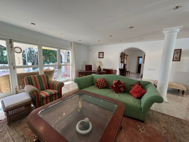 5 Bedrooms Villa in Marbesa