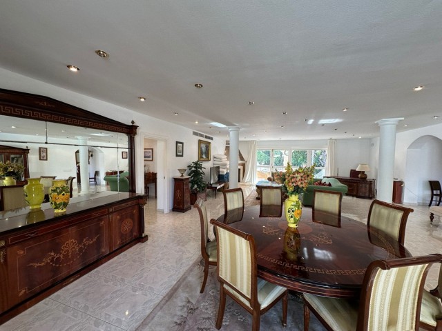 5 Bedrooms Villa in Marbesa