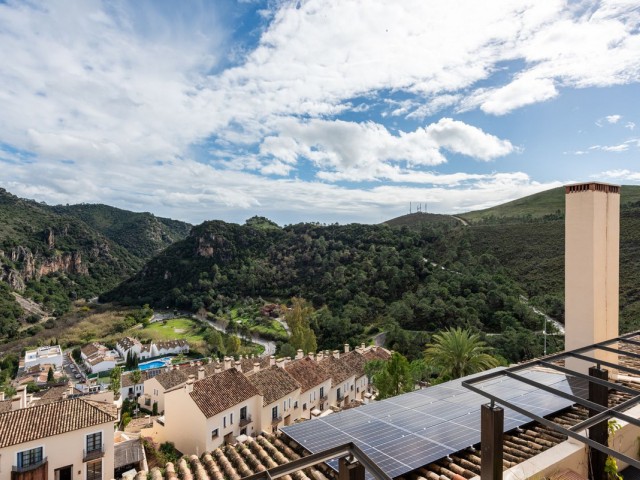 4 Bedrooms Townhouse in Benahavís