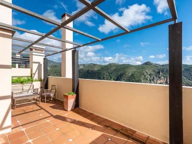 Maison mitoyenne avec 4 Chambres  à Benahavís