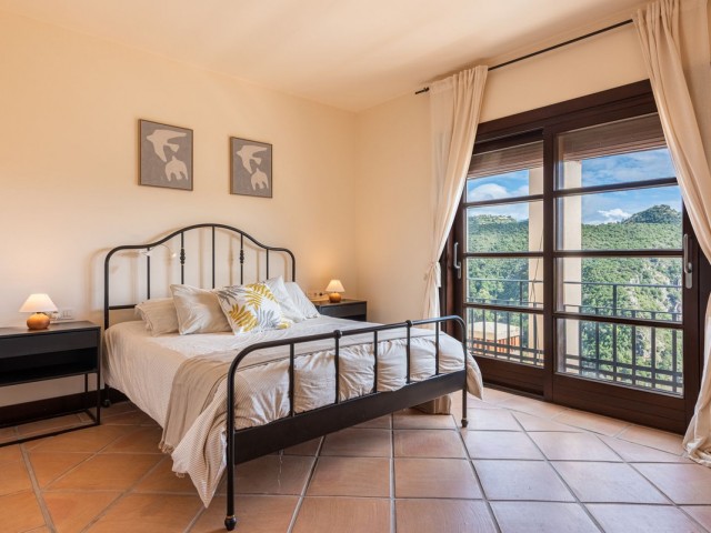Maison mitoyenne avec 4 Chambres  à Benahavís