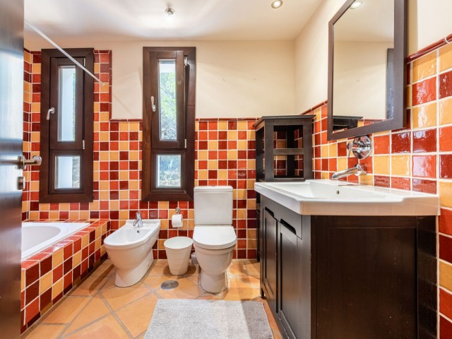 Maison mitoyenne avec 4 Chambres  à Benahavís