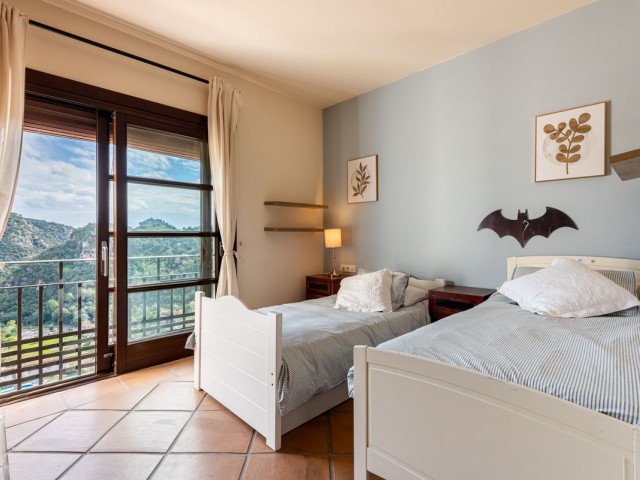 Maison mitoyenne avec 4 Chambres  à Benahavís