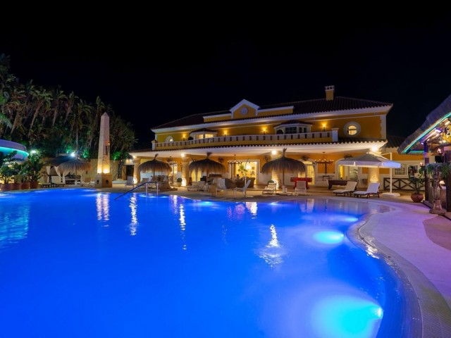 6 Bedrooms Villa in Sotogrande