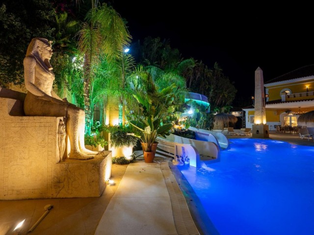 6 Bedrooms Villa in Sotogrande