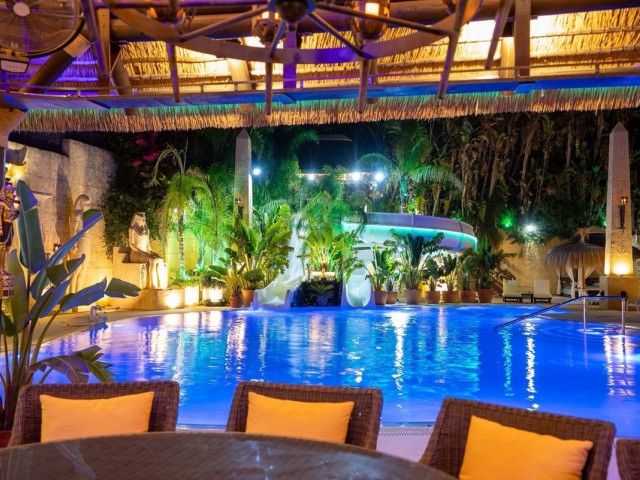 6 Bedrooms Villa in Sotogrande