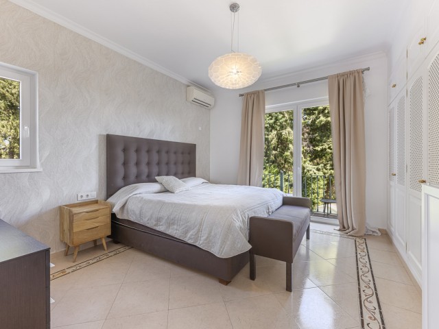 5 Bedrooms Villa in Sotogrande