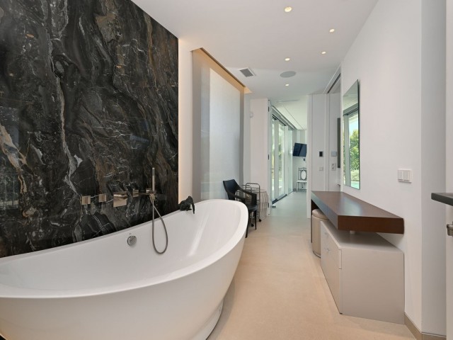 6 Soveroms Villa i Marbesa