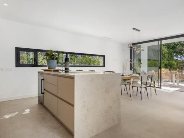 5 Makuuhuoneen Huvila Marbesa