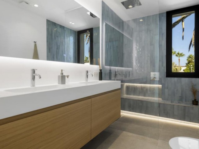 5 Makuuhuoneen Huvila Marbesa