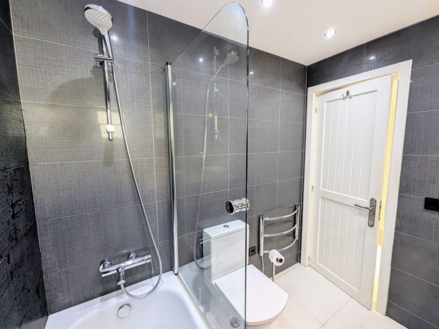 Penthouse avec 2 Chambres  à Puerto de Cabopino