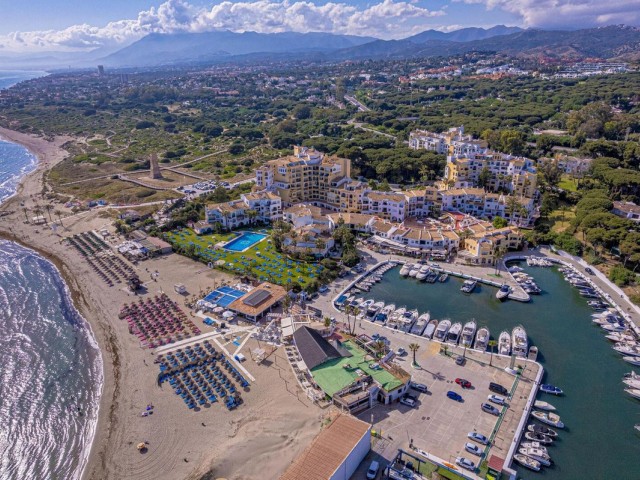 Ático con 2 Dormitorios  en Puerto de Cabopino