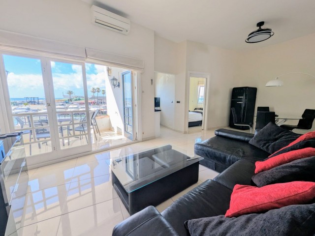 Penthouse avec 2 Chambres  à Puerto de Cabopino