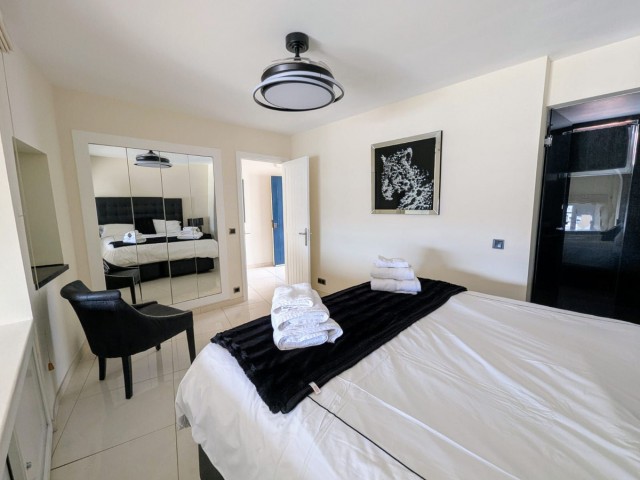 Penthouse avec 2 Chambres  à Puerto de Cabopino