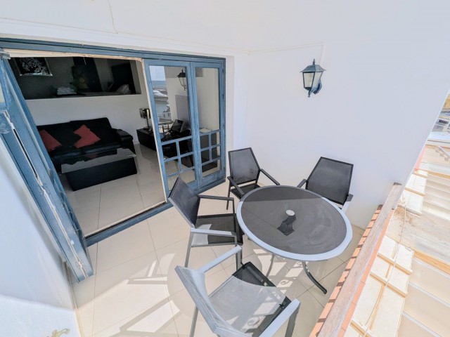 Penthouse avec 2 Chambres  à Puerto de Cabopino