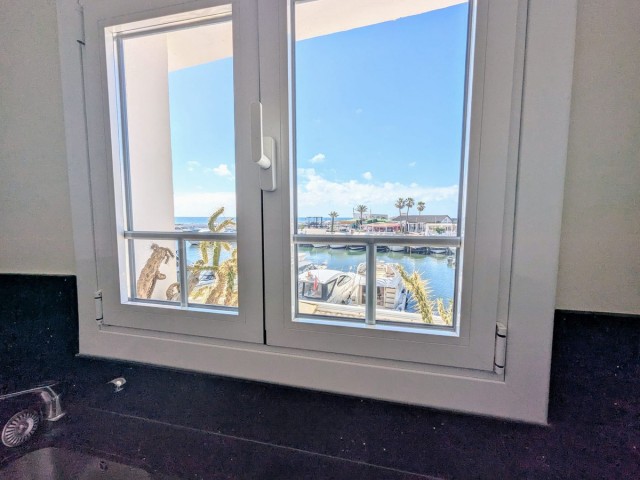 Penthouse avec 2 Chambres  à Puerto de Cabopino