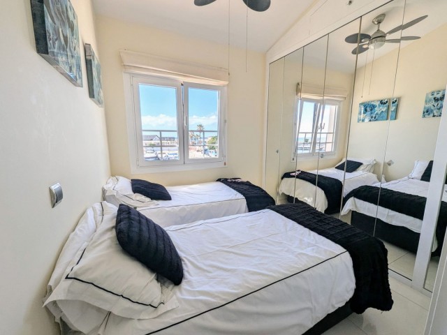 Penthouse avec 2 Chambres  à Puerto de Cabopino
